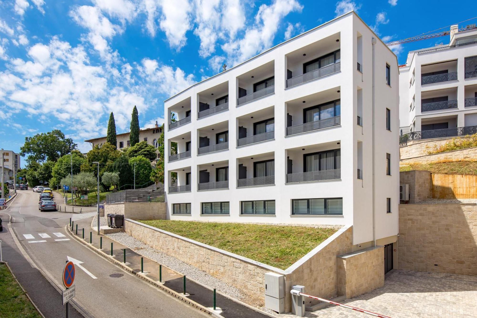 Belinda Apartments With Balcony Опатия Екстериор снимка